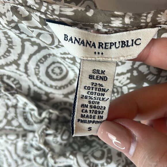 Banana Republic Ruffle Tank Size Small - Picture 2 of 5